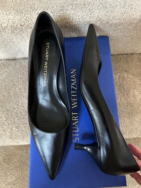 Stuart Weitzman Kitten pump 7.5 Black Leather Pointed-Toe 2”Low Heel Pumps
